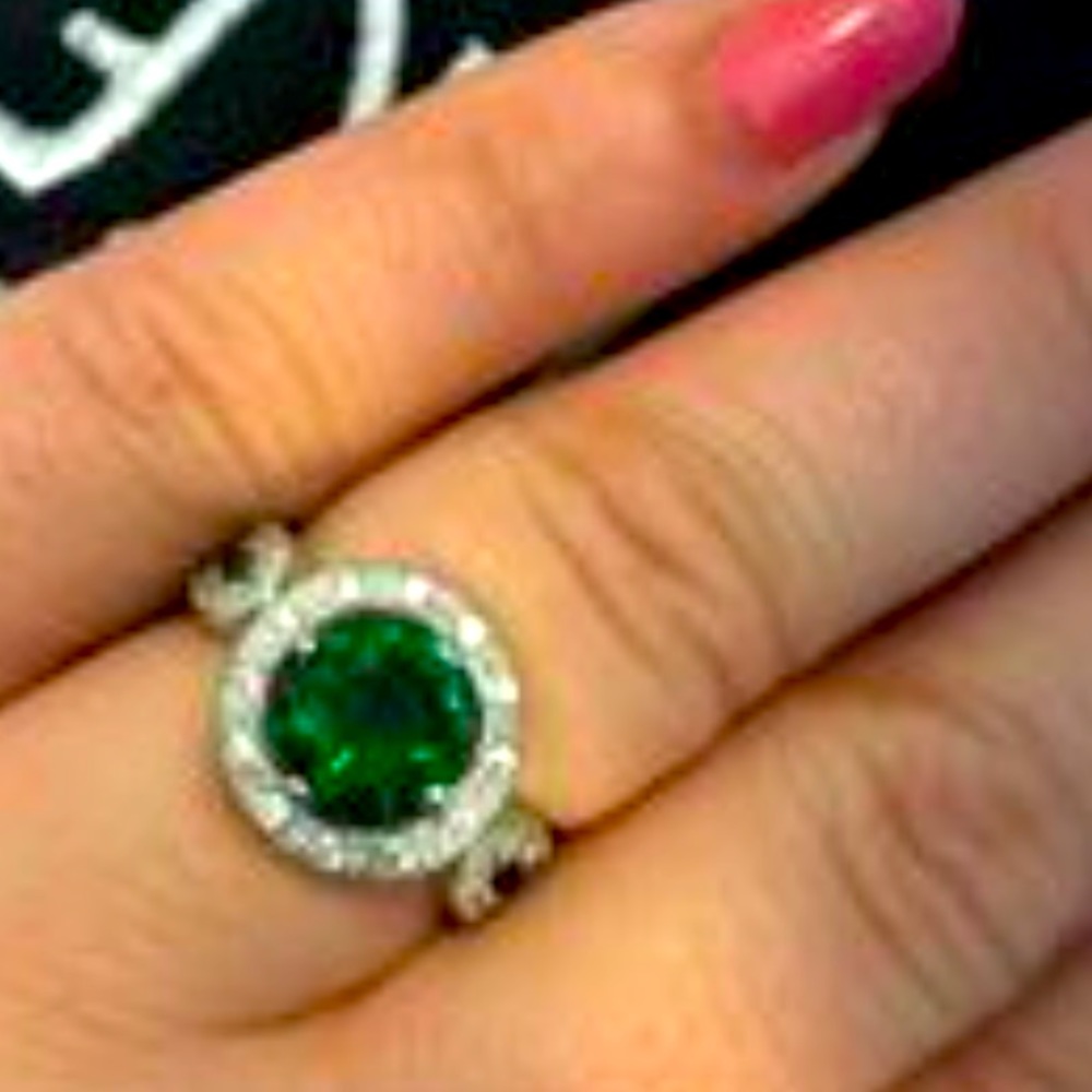 LAST ONE‼️ 925 Sterling Silver Emerald gemstone Ring - Picture 3 of 9
